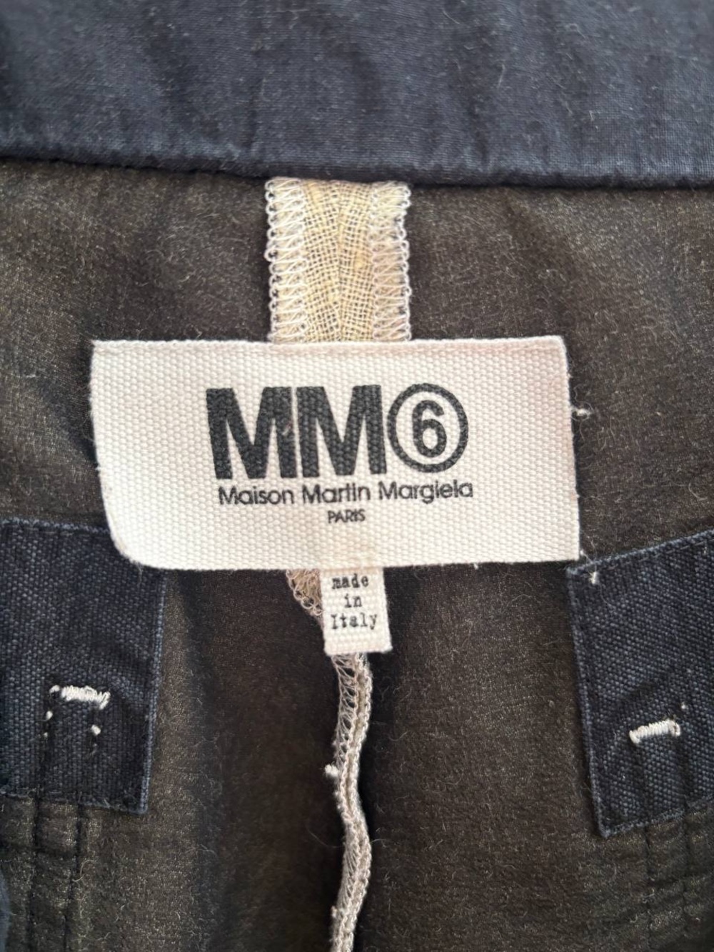 Maison Martin Margiela Black and White MM6 Branded Label Detail - Picture 2 of 6